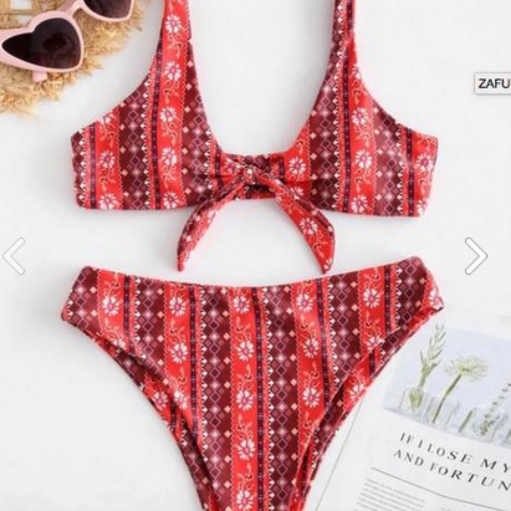 Bikinis - Picture 5 of 5